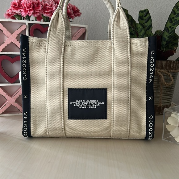 Marc Jacobs The Tote Bag - Small - Picture 2 of 16